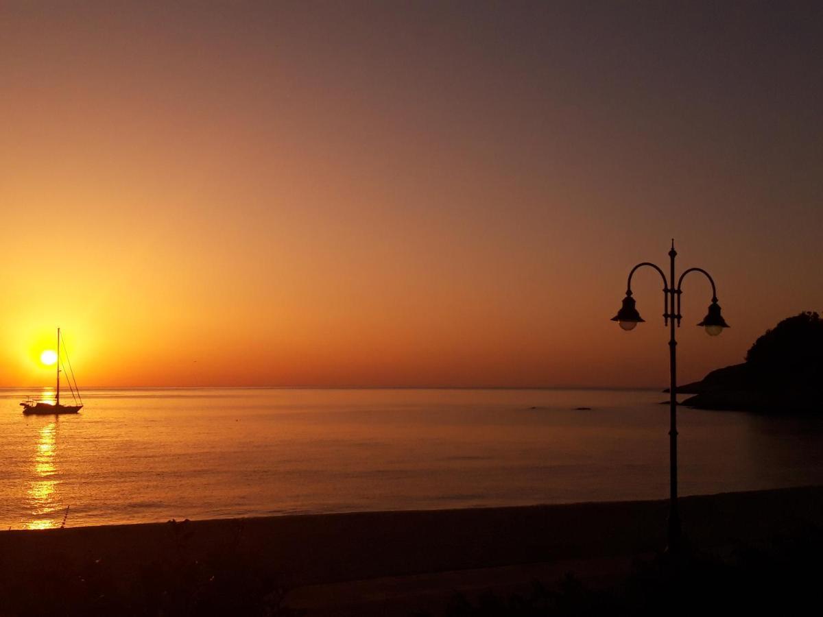 Papa Nero Beach House Agios Ioannis  エクステリア 写真